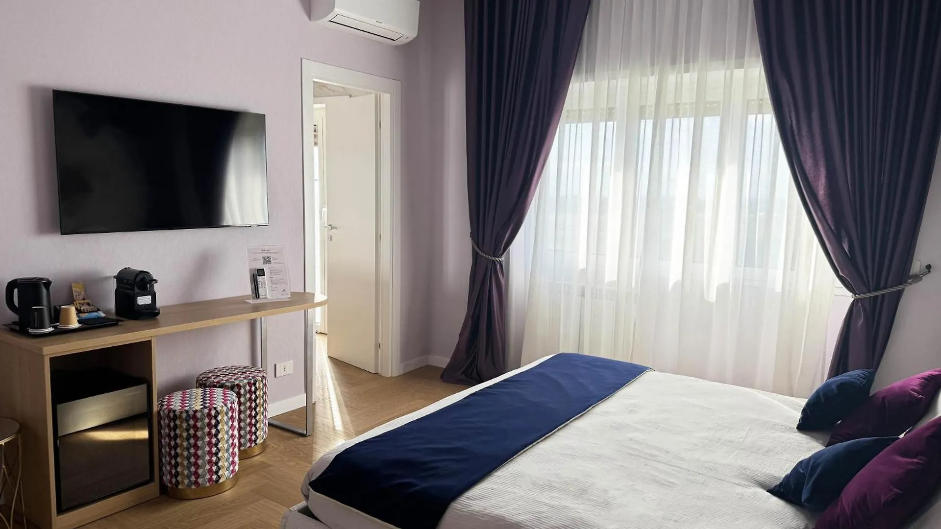 Bloom Comfort Rooms Ciampino Italy